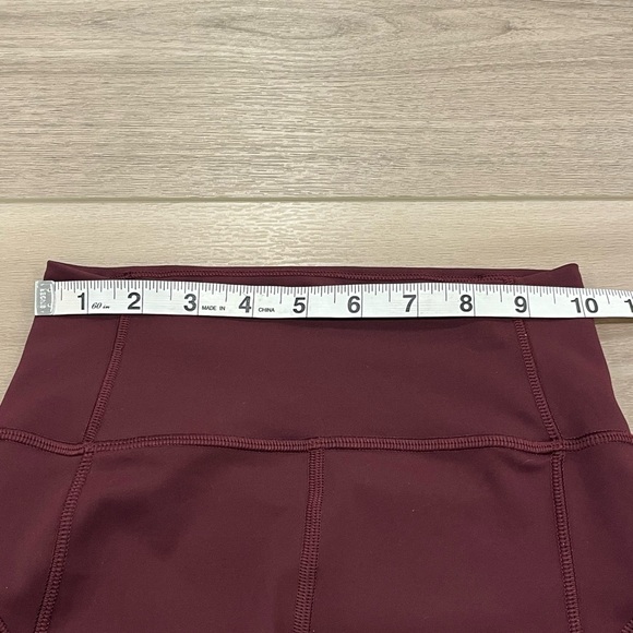 Lululemon In Movement Short *Everlux 2.5" Size 2 - Picture 5 of 6